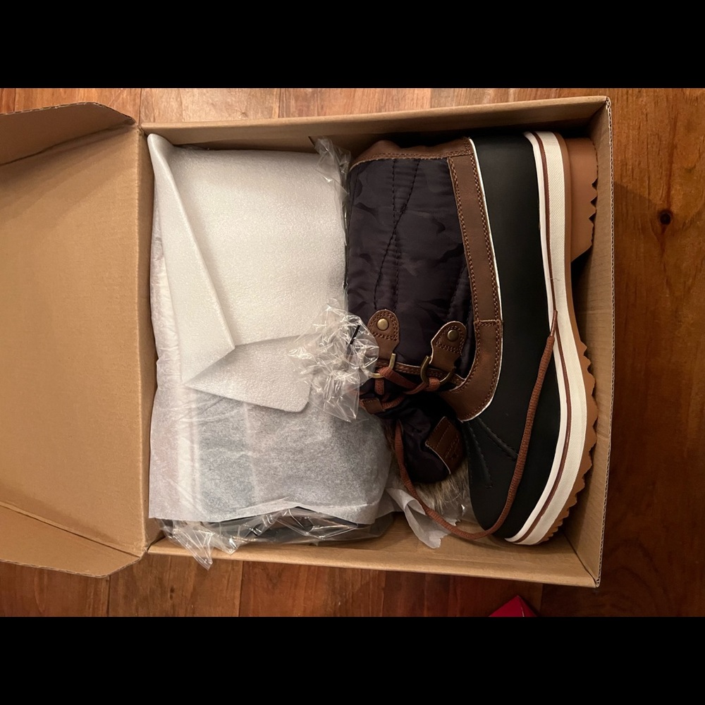 Black and brown unisex winter snow boots